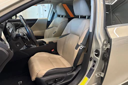 harmaa Lexus ES 2021 kuva 15.
