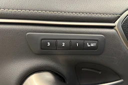 harmaa Lexus ES 2021 kuva 16.