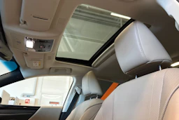 harmaa Lexus ES 2021 kuva 17.