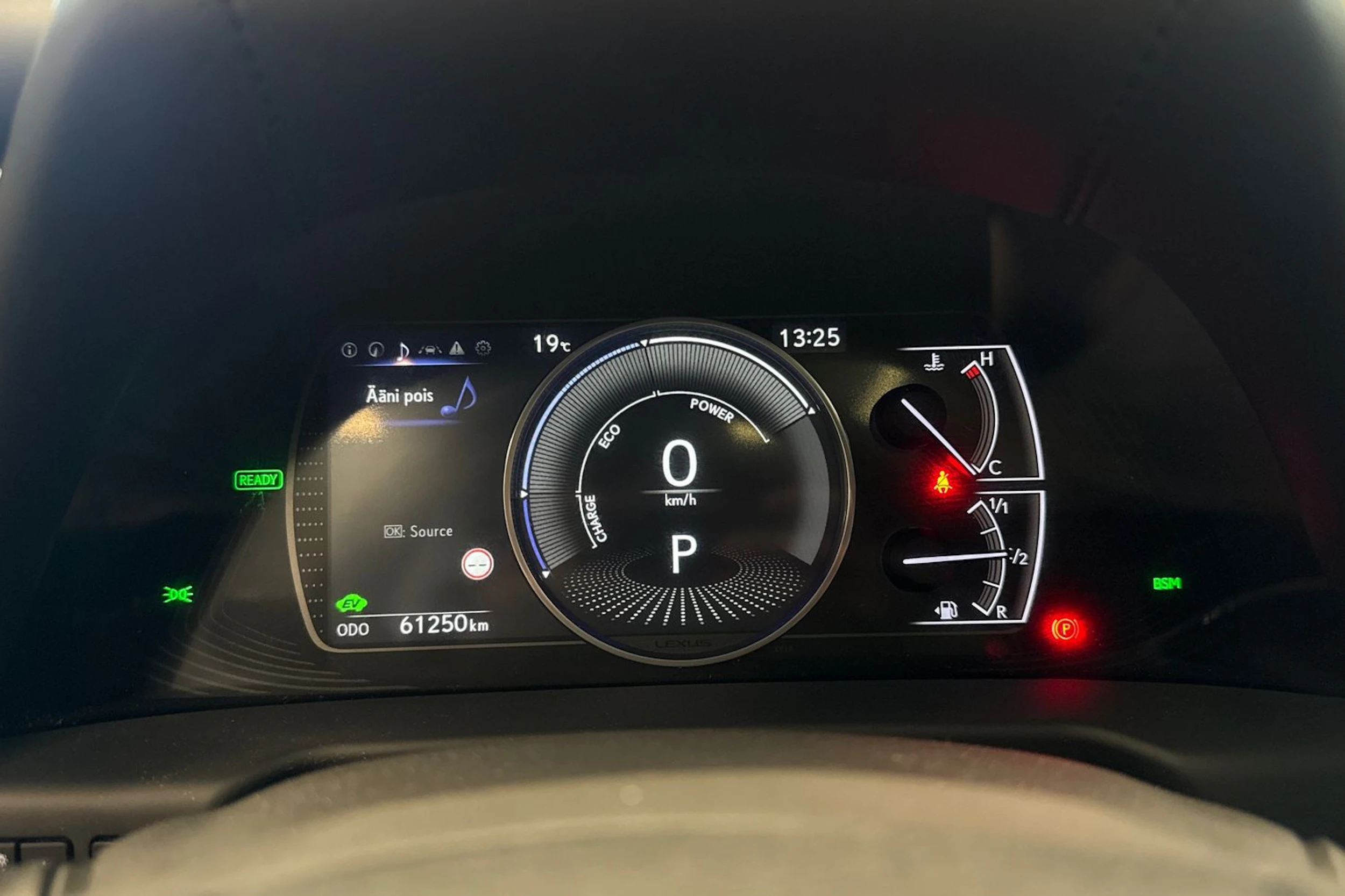 harmaa Lexus ES 2021 kuva 18.