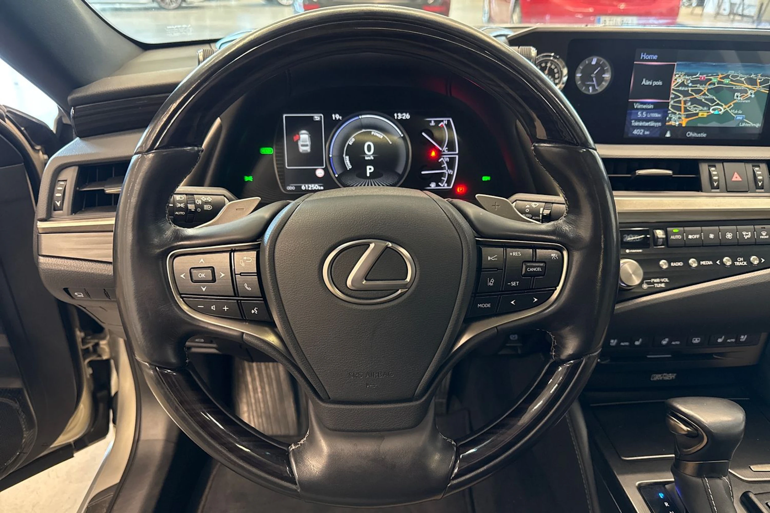 harmaa Lexus ES 2021 kuva 19.