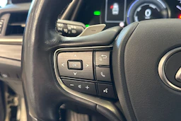 harmaa Lexus ES 2021 kuva 20.