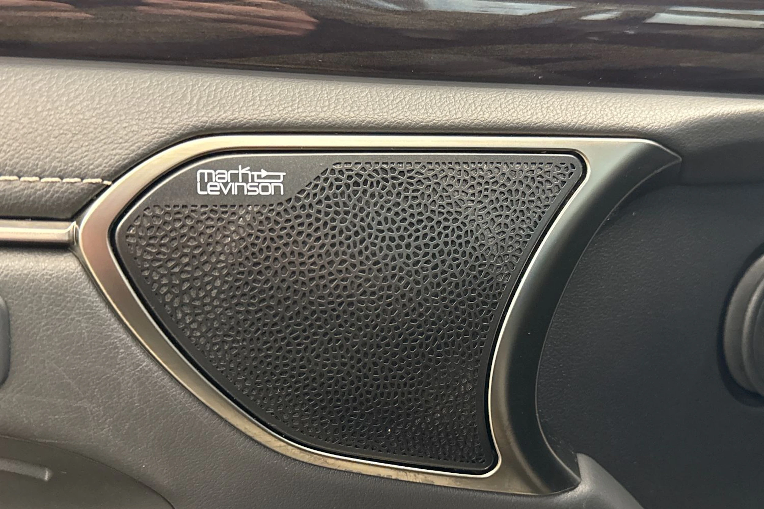 harmaa Lexus ES 2021 kuva 22.