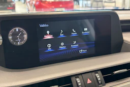 harmaa Lexus ES 2021 kuva 24.