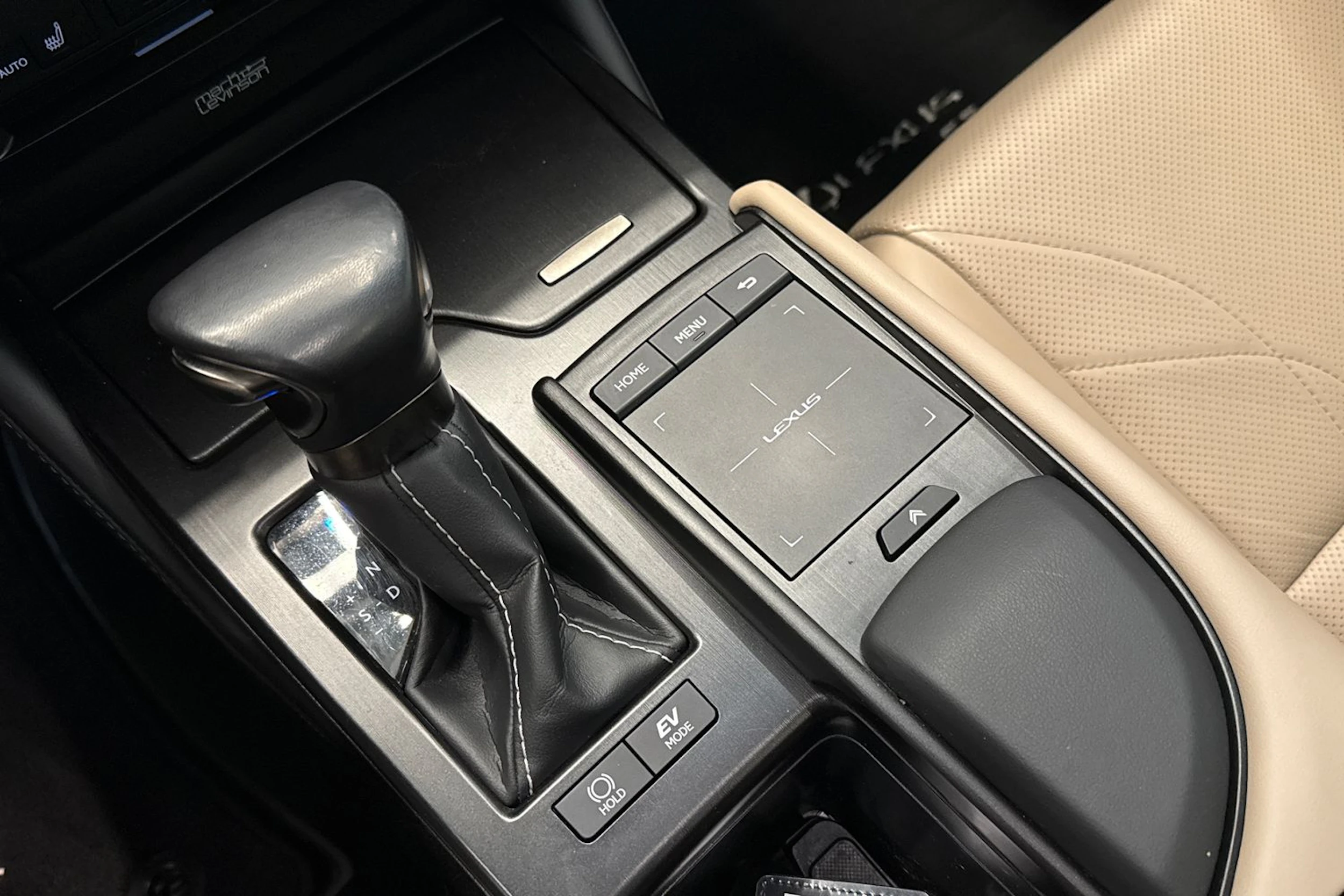 harmaa Lexus ES 2021 kuva 27.