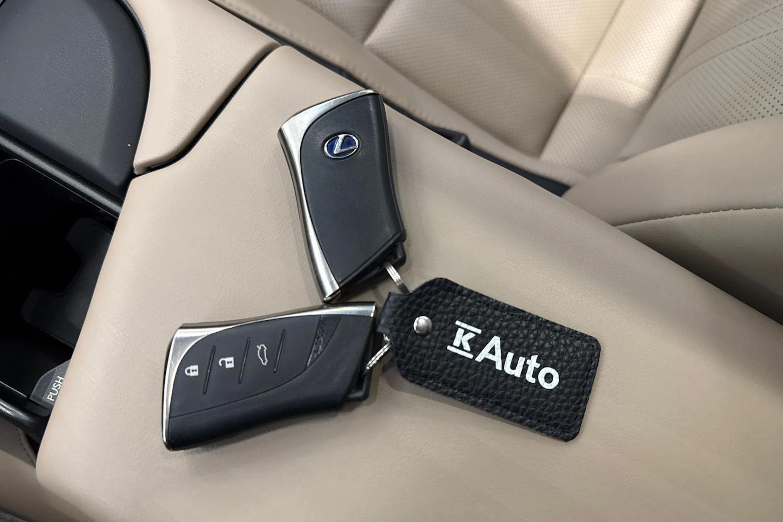 harmaa Lexus ES 2021 kuva 34.