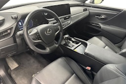 sininen Lexus ES 2022 kuva 7.