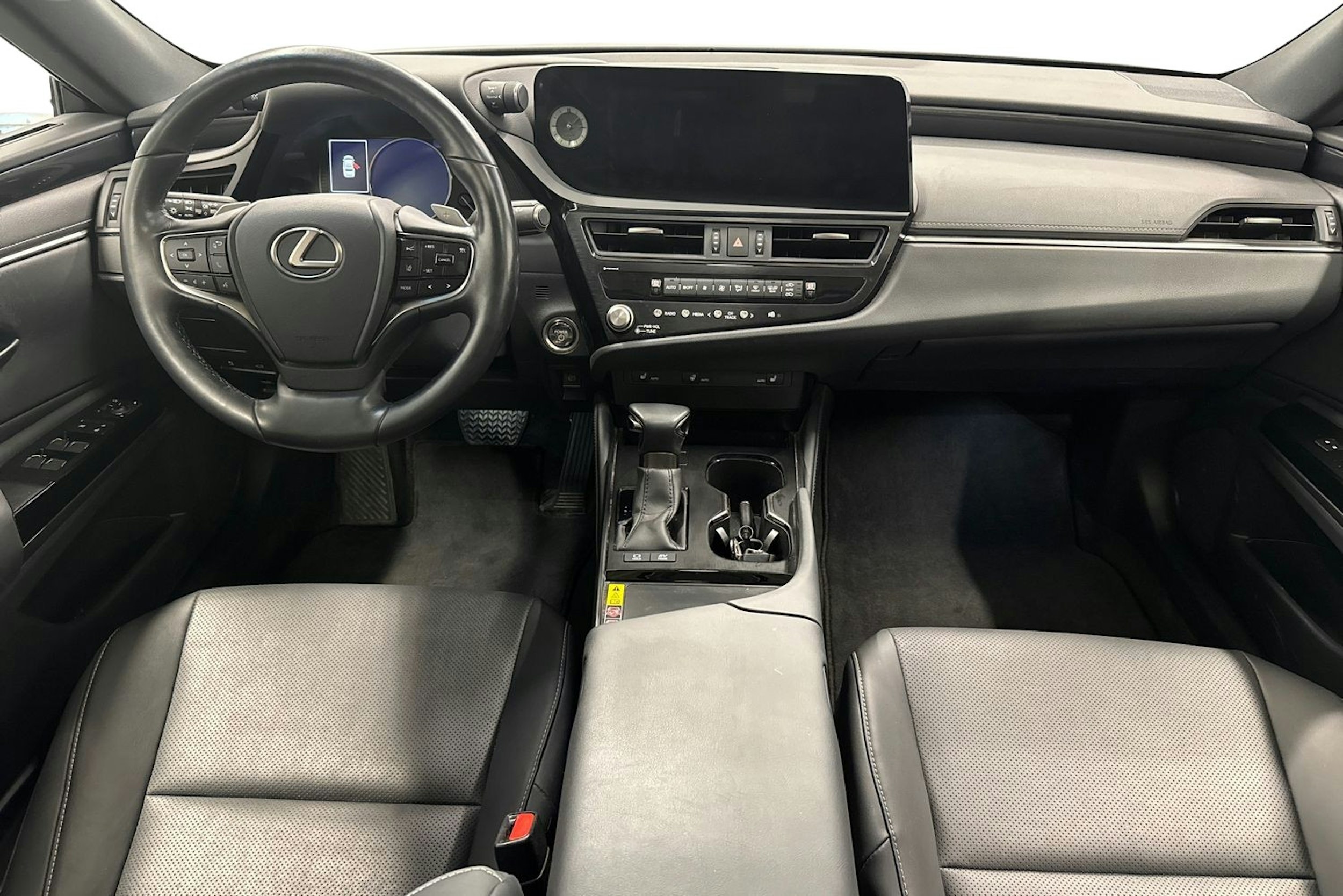 sininen Lexus ES 2022 kuva 9.
