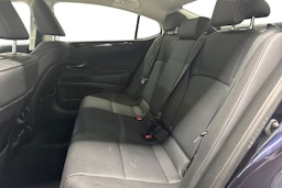 sininen Lexus ES 2022 kuva 10.