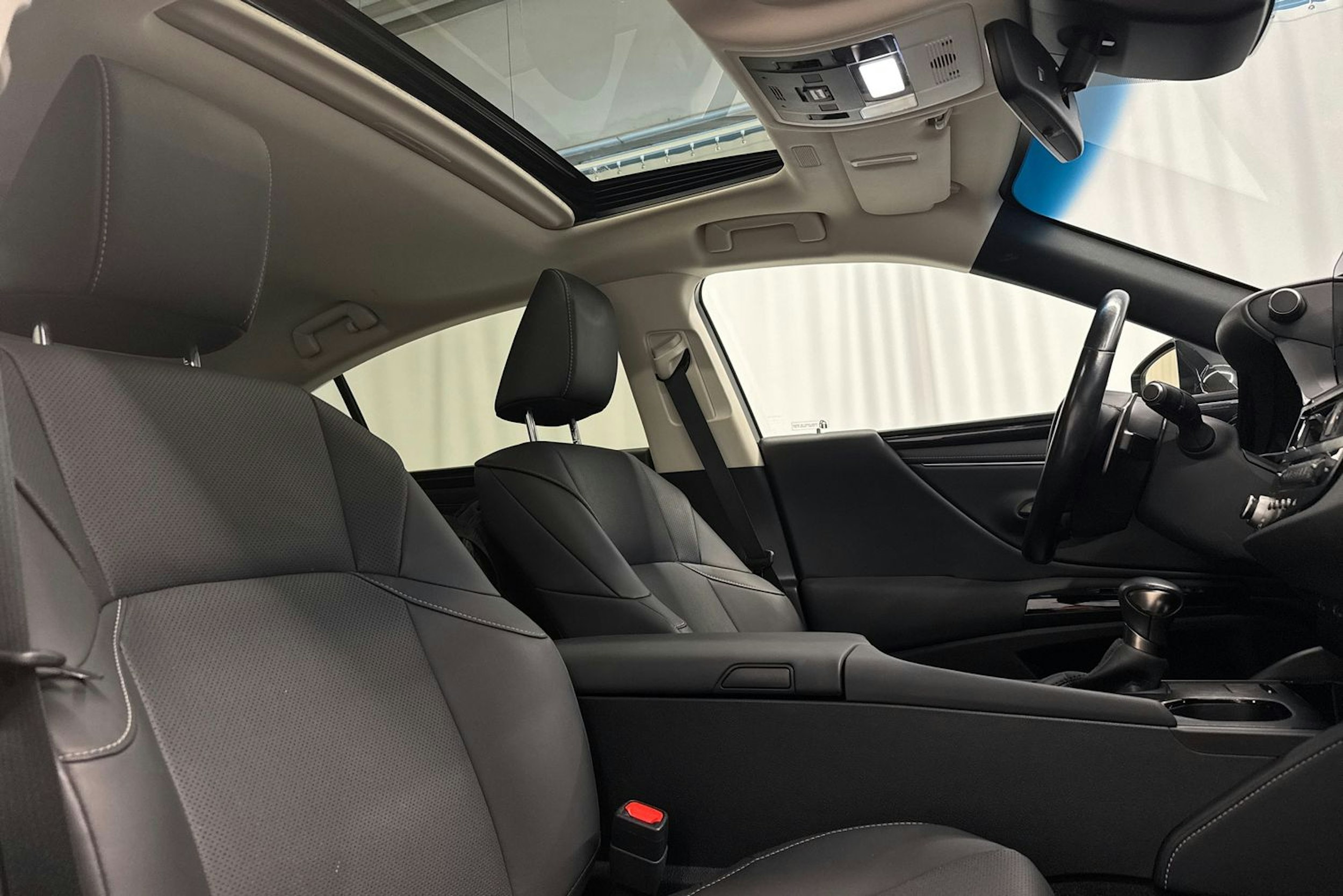sininen Lexus ES 2022 kuva 14.