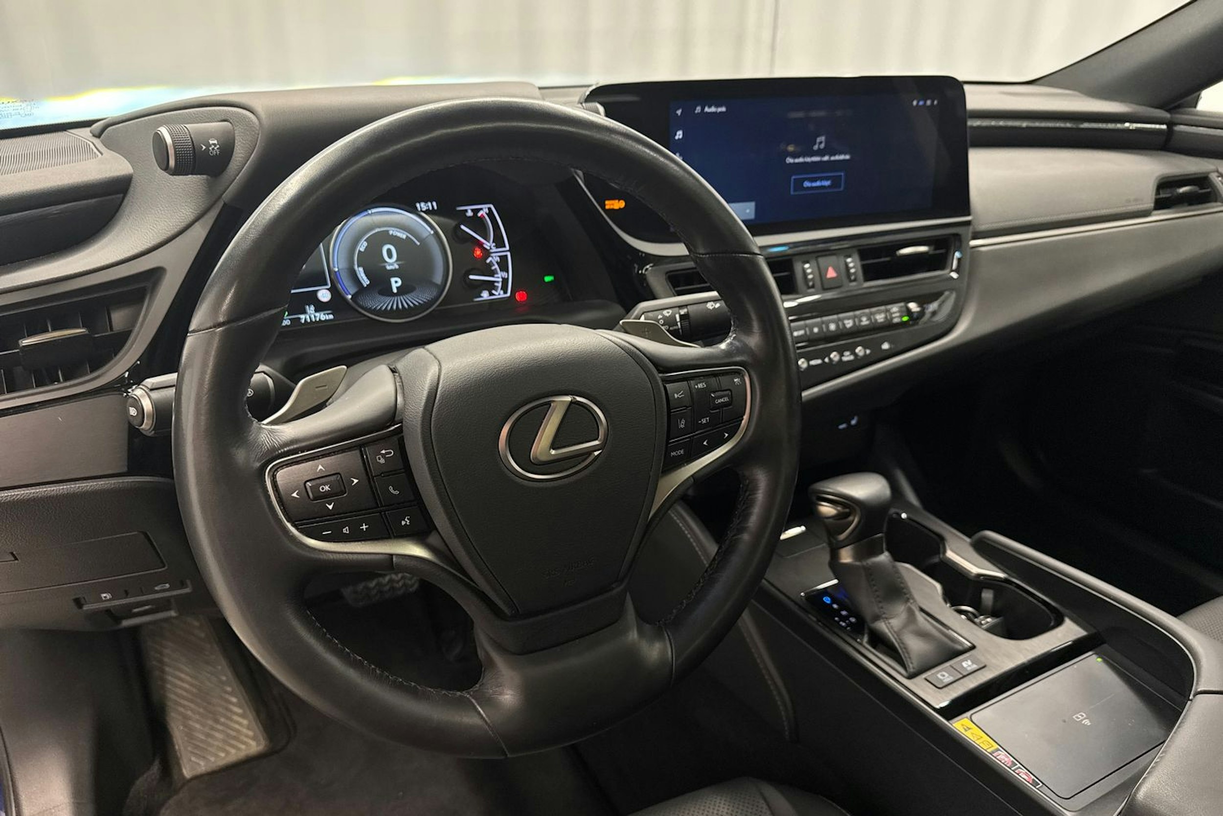 sininen Lexus ES 2022 kuva 16.