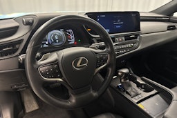 sininen Lexus ES 2022 kuva 16.