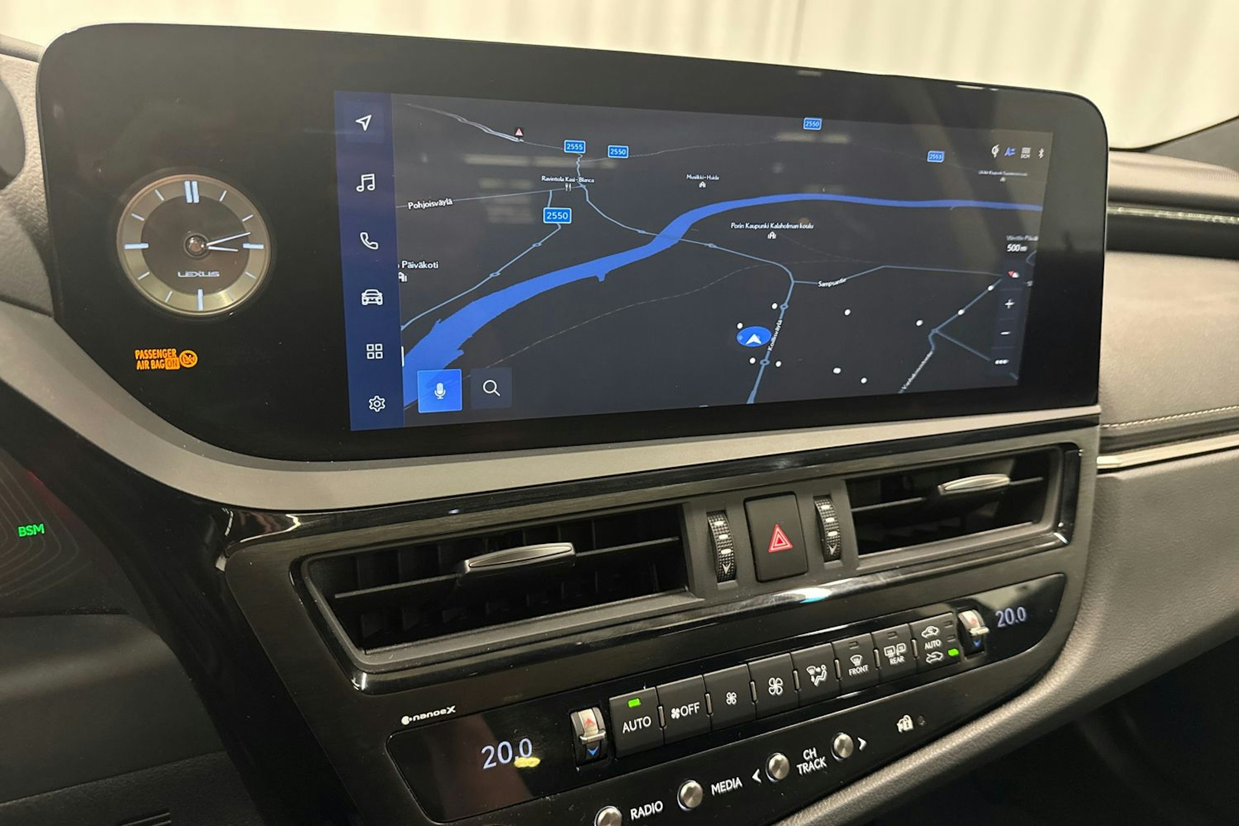 sininen Lexus ES 2022 kuva 17.