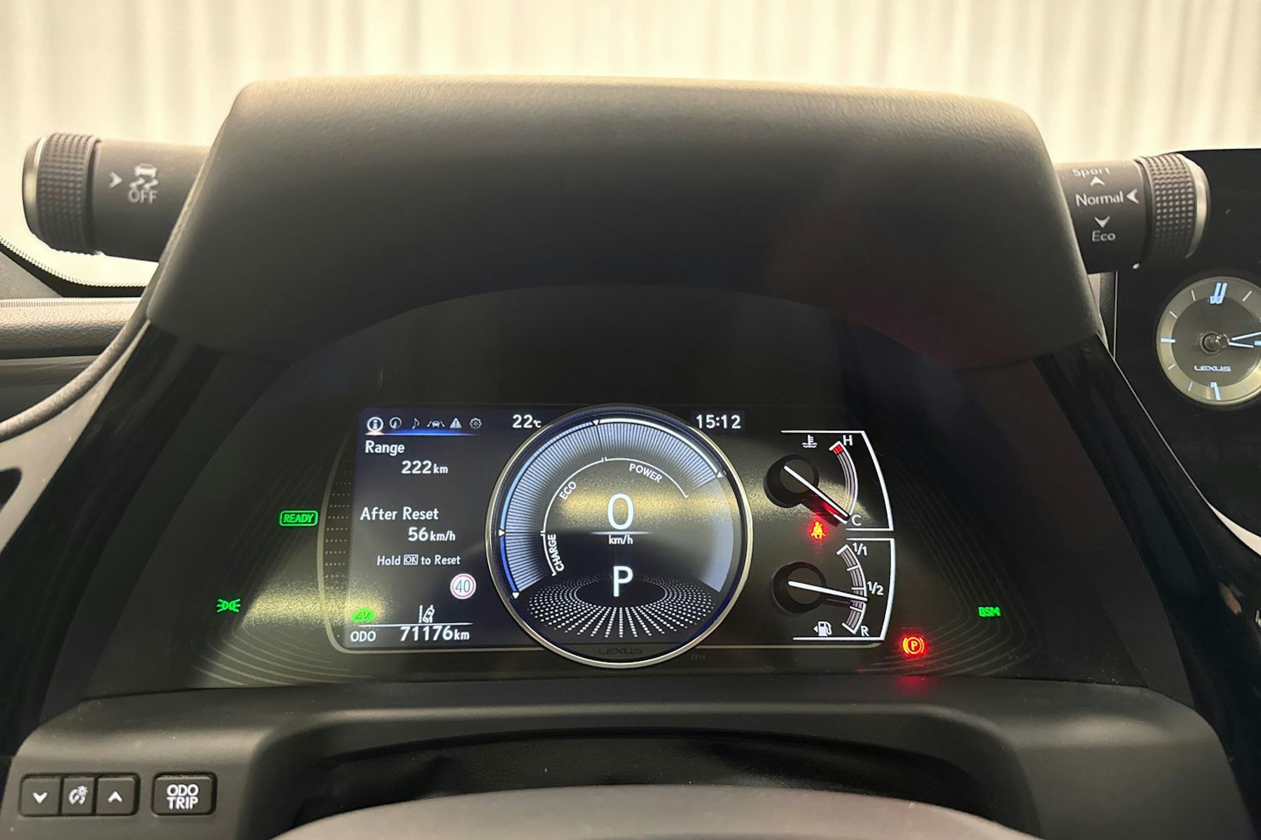 sininen Lexus ES 2022 kuva 18.