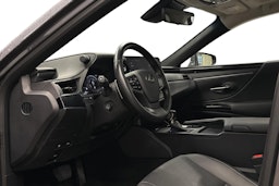 harmaa Lexus ES 2024 kuva 2.