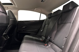 harmaa Lexus ES 2024 kuva 10.