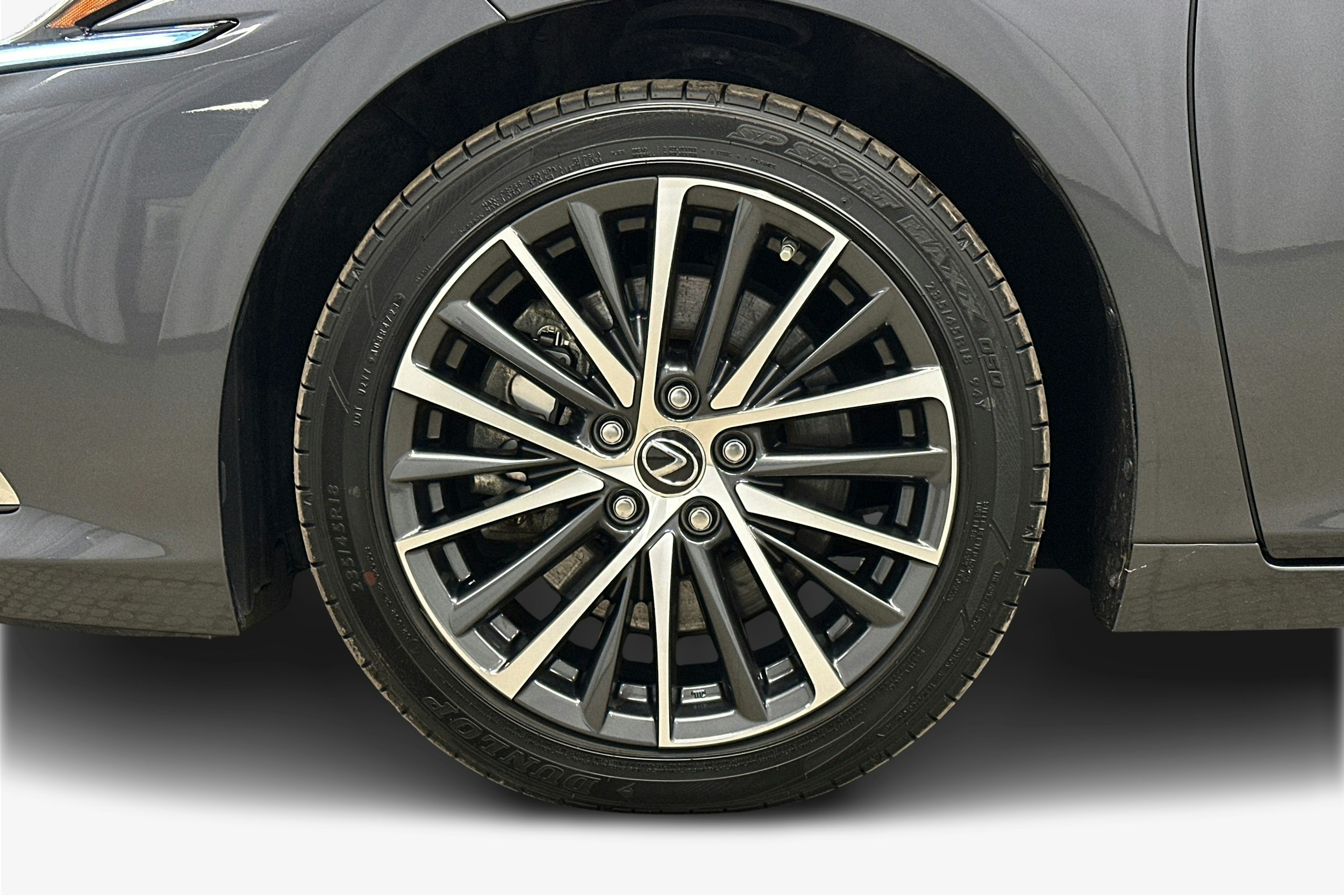 harmaa Lexus ES 2024 kuva 11.