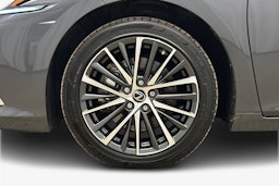 harmaa Lexus ES 2024 kuva 11.