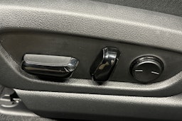 harmaa Lexus ES 2024 kuva 16.