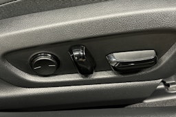 harmaa Lexus ES 2024 kuva 17.