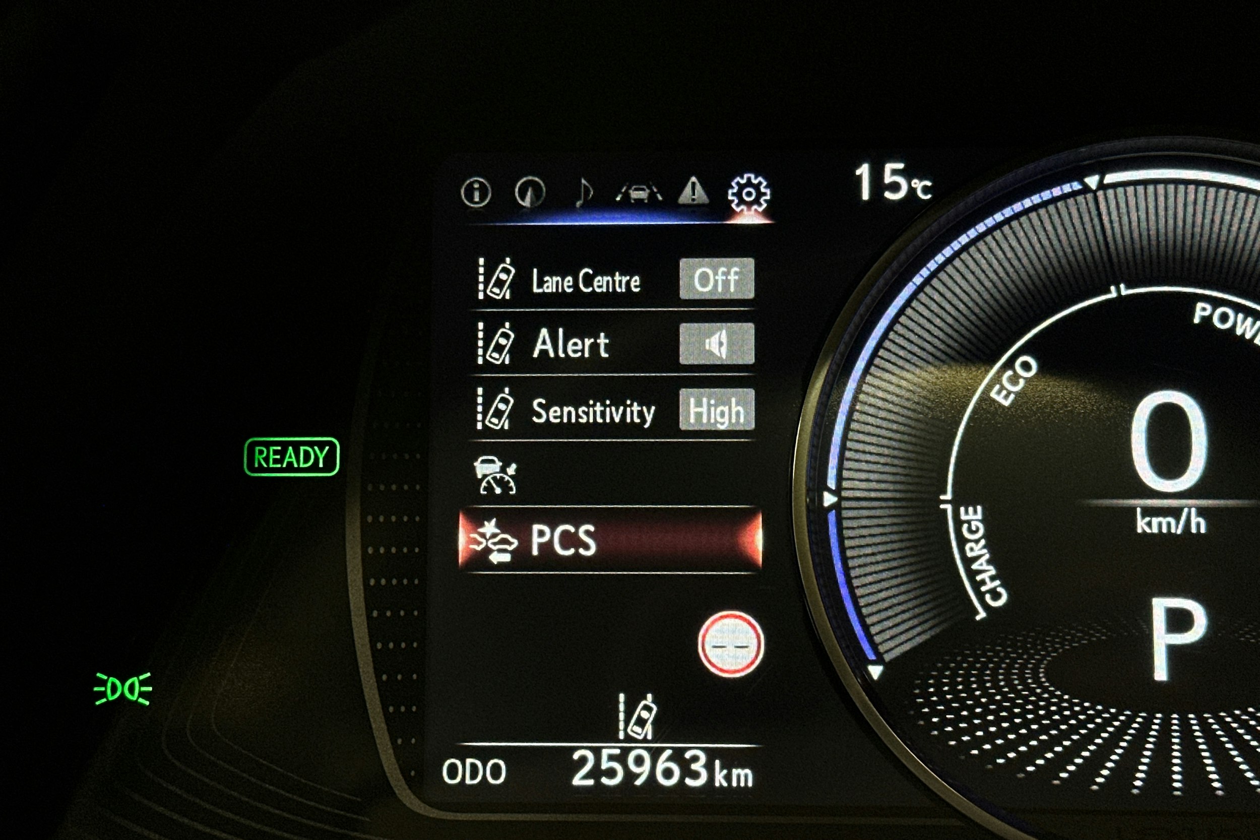 harmaa Lexus ES 2024 kuva 22.