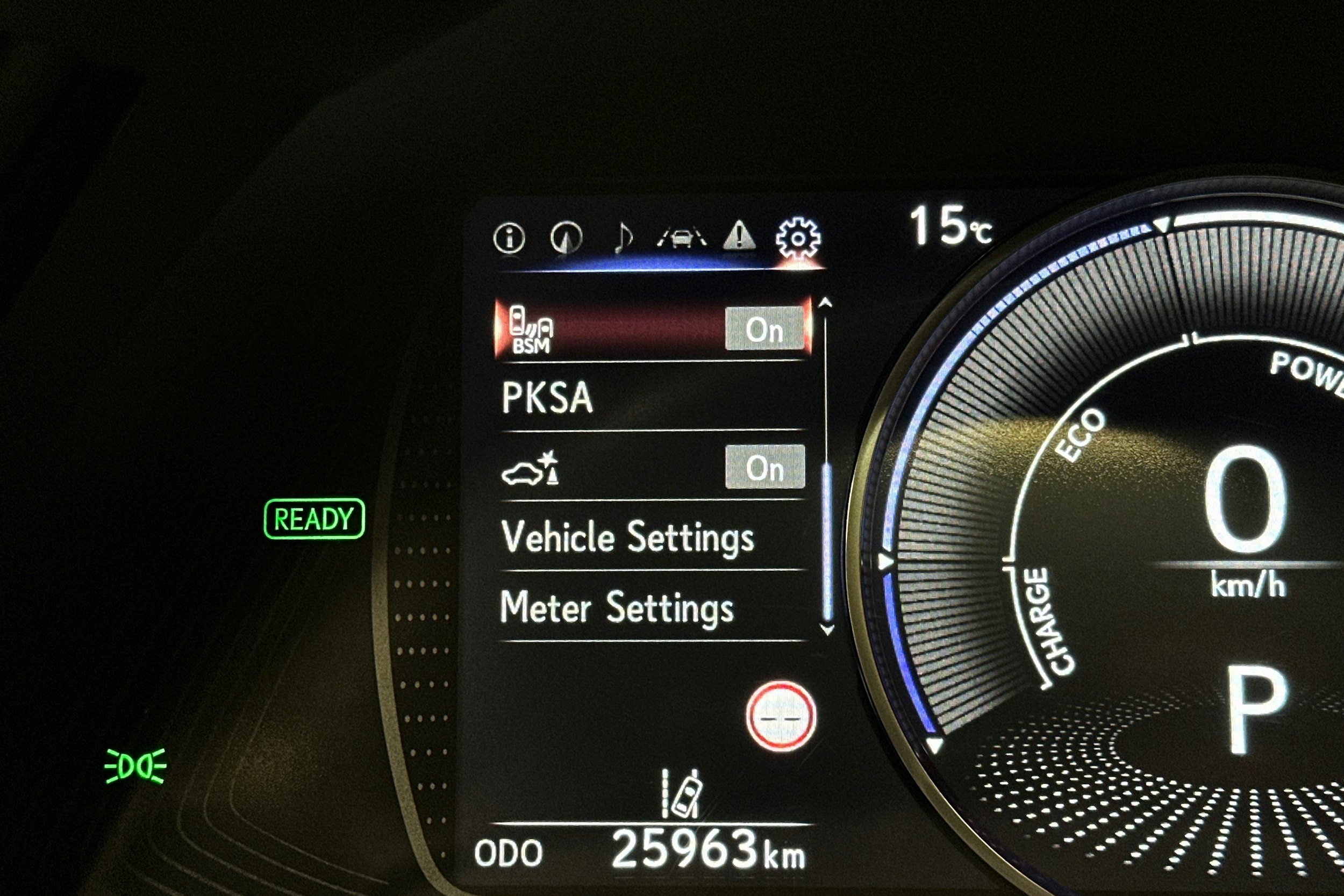 harmaa Lexus ES 2024 kuva 23.