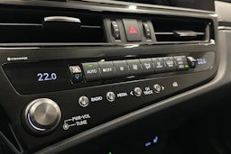 harmaa Lexus ES 2024 kuva 27.