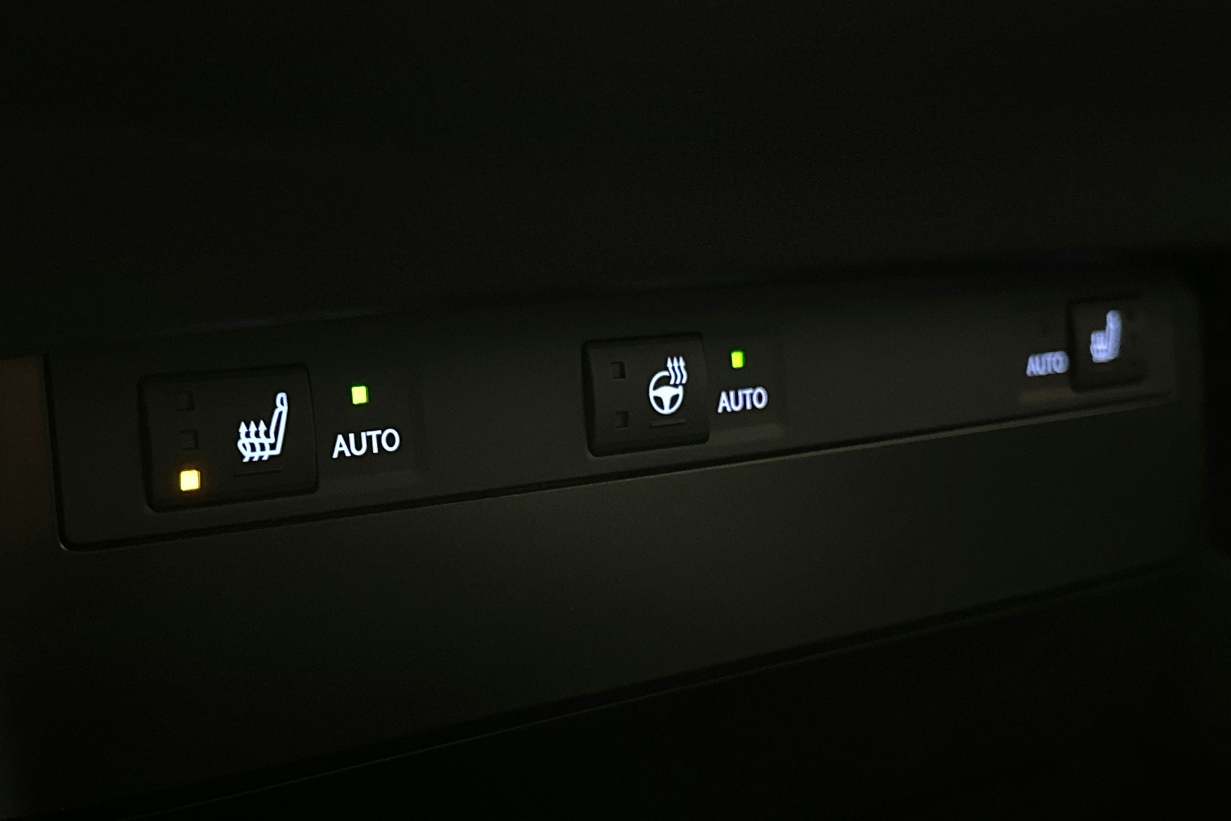 harmaa Lexus ES 2024 kuva 28.