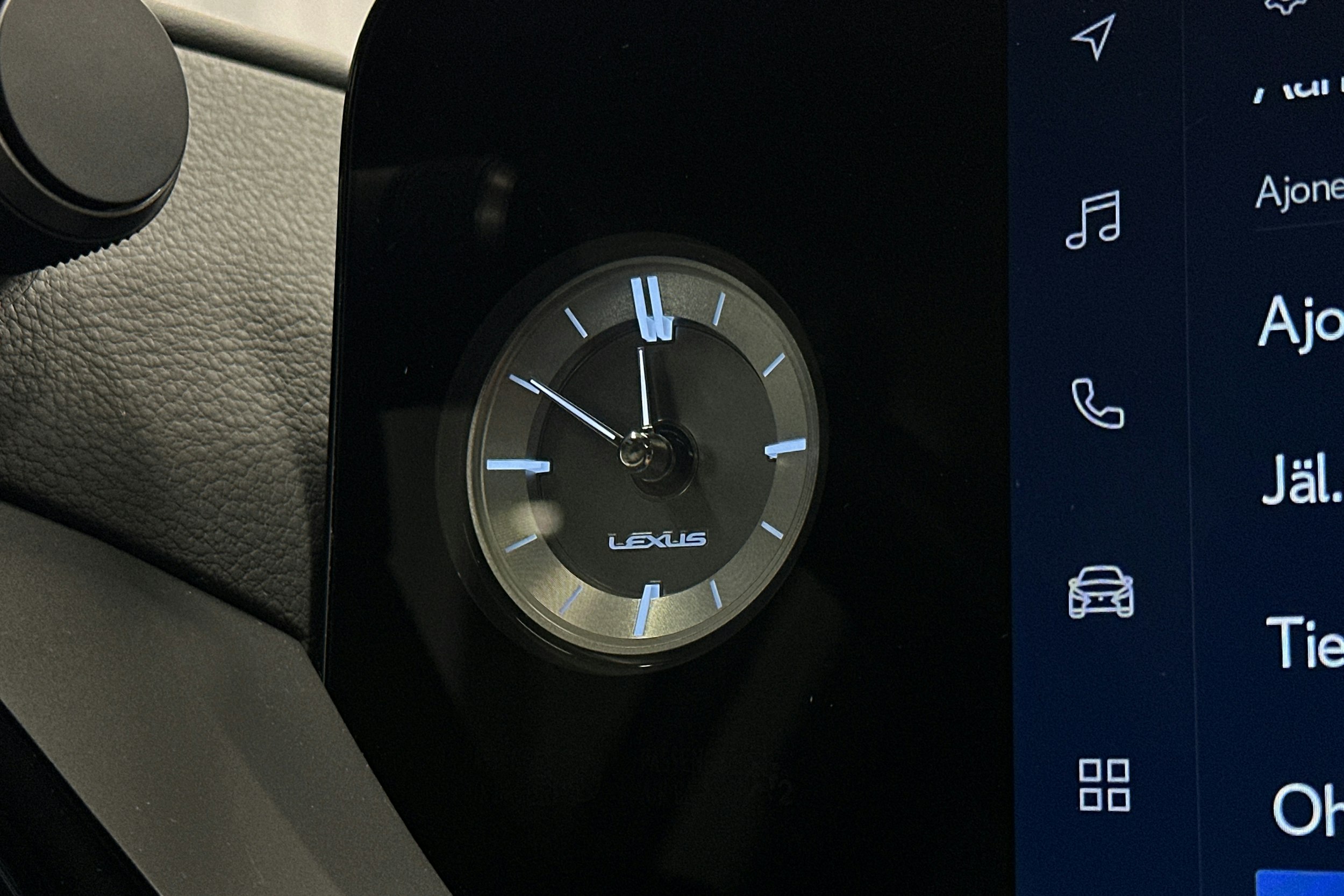 harmaa Lexus ES 2024 kuva 29.