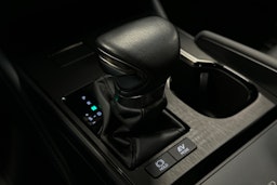 harmaa Lexus ES 2024 kuva 30.