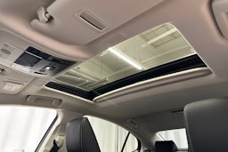 harmaa Lexus ES 2024 kuva 31.