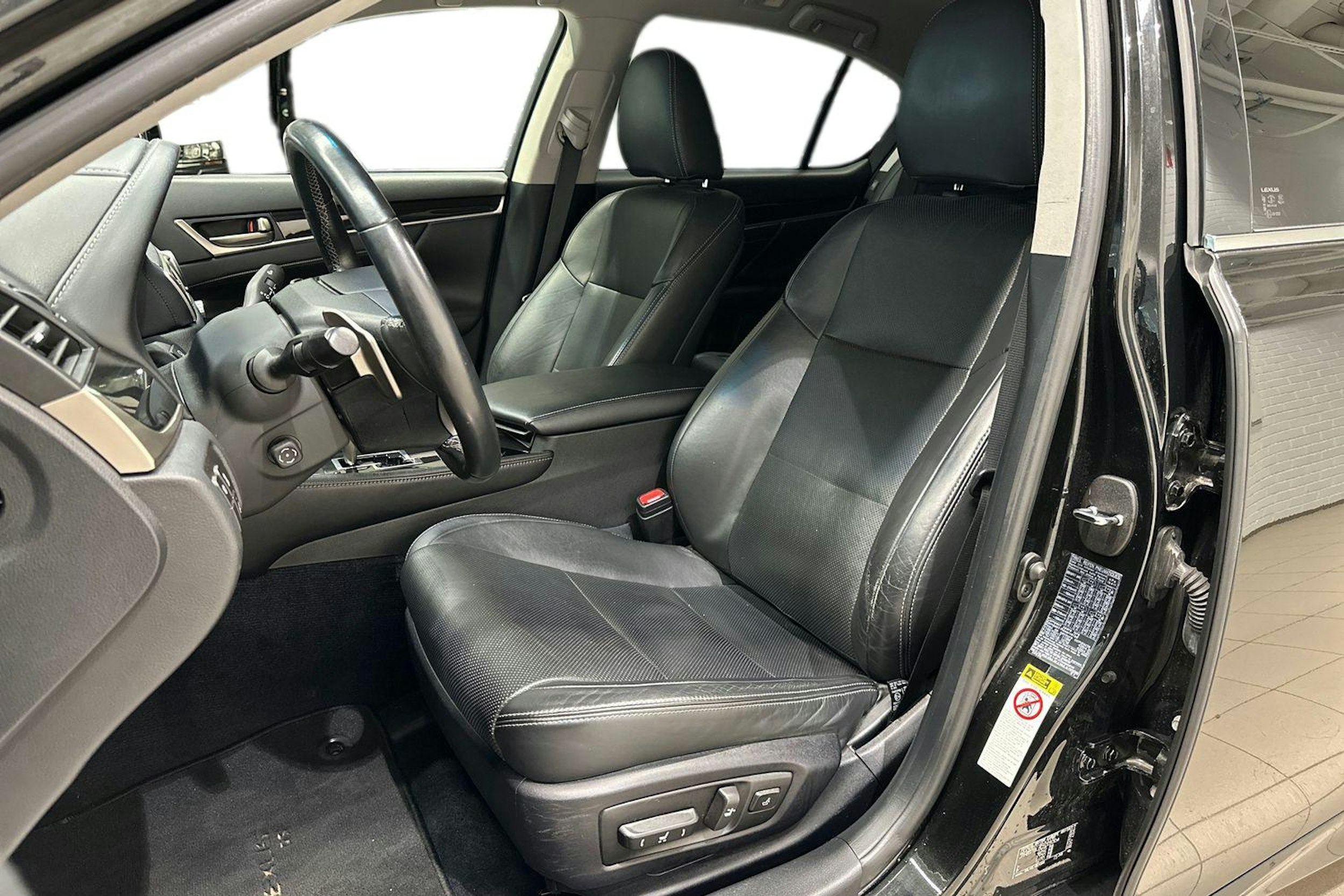 musta Lexus GS 2013 kuva 10.