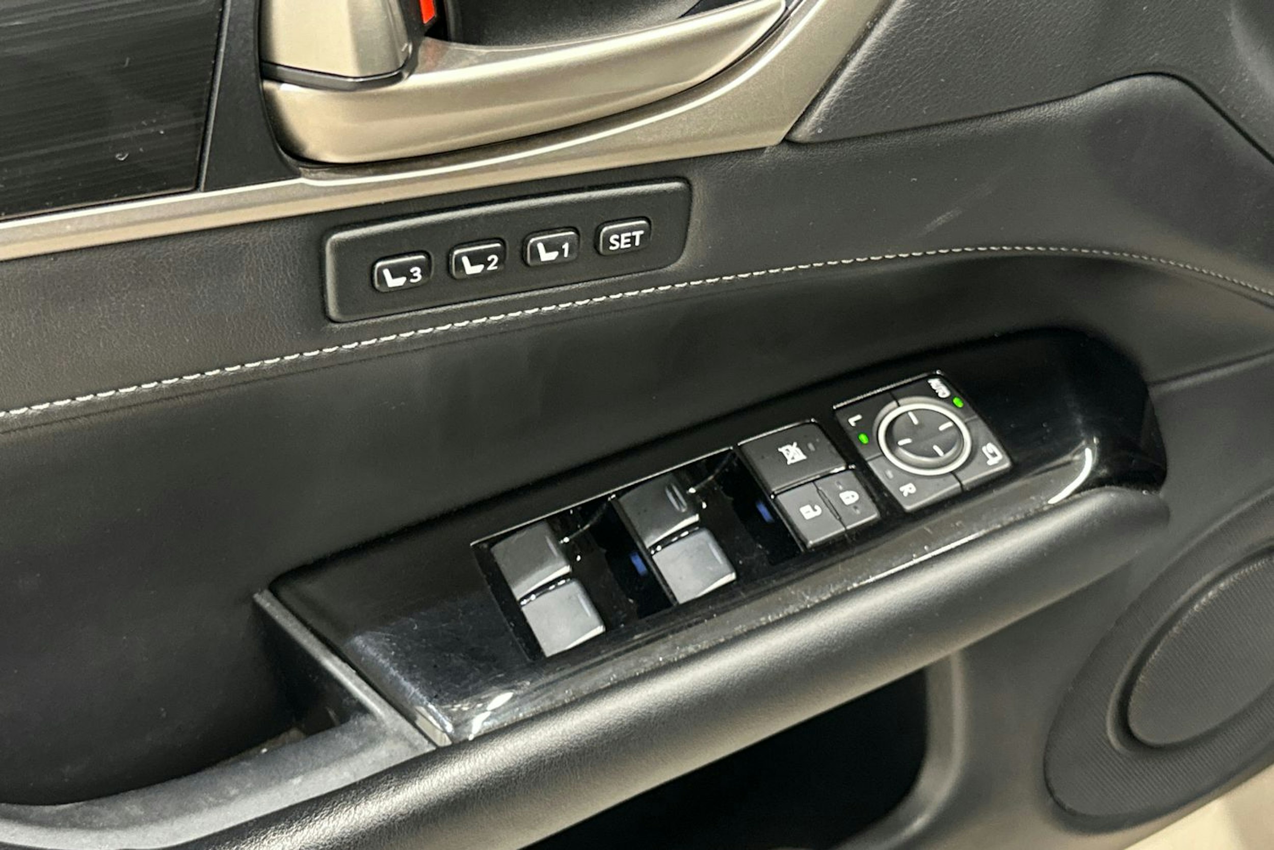 musta Lexus GS 2013 kuva 14.