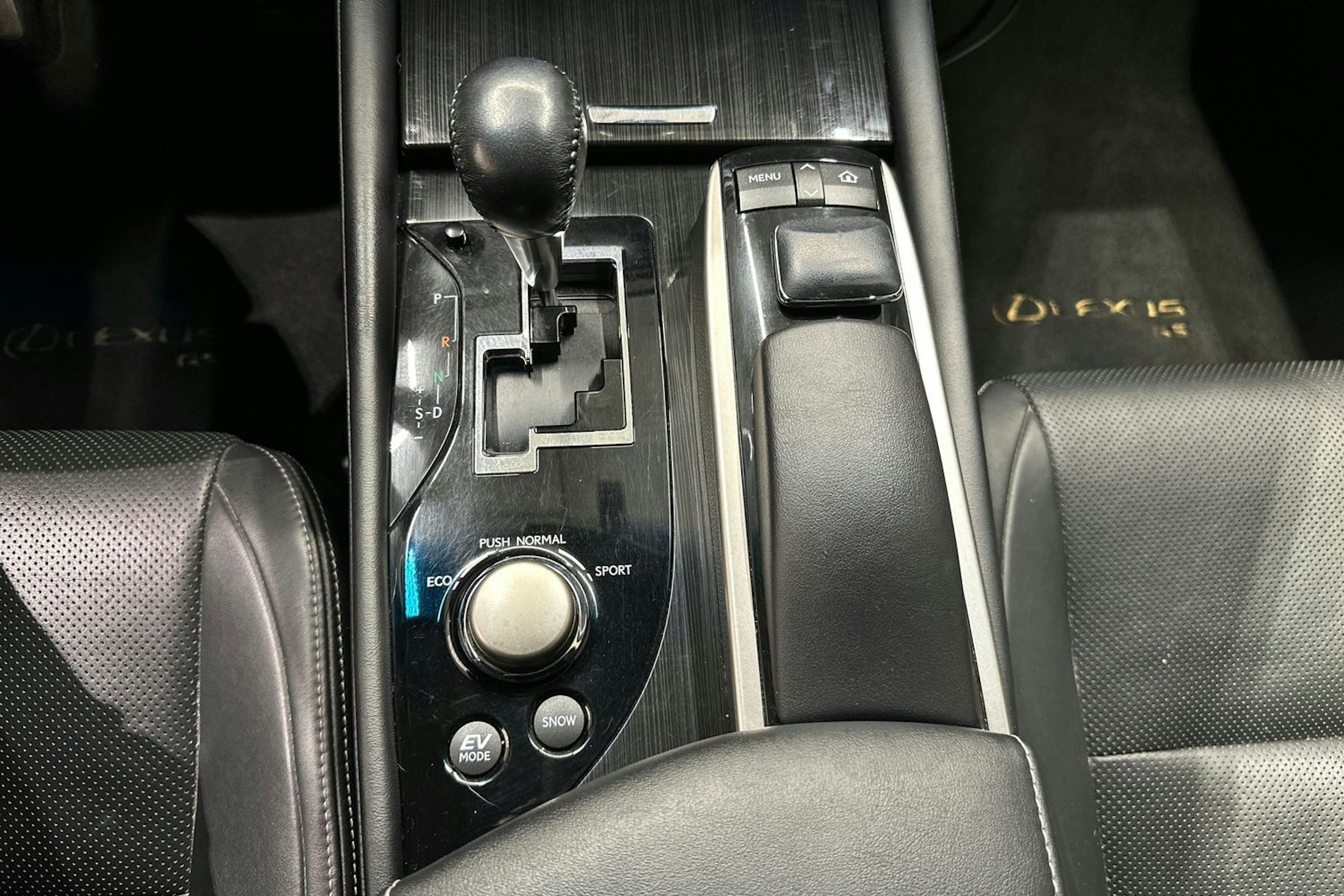 musta Lexus GS 2013 kuva 26.