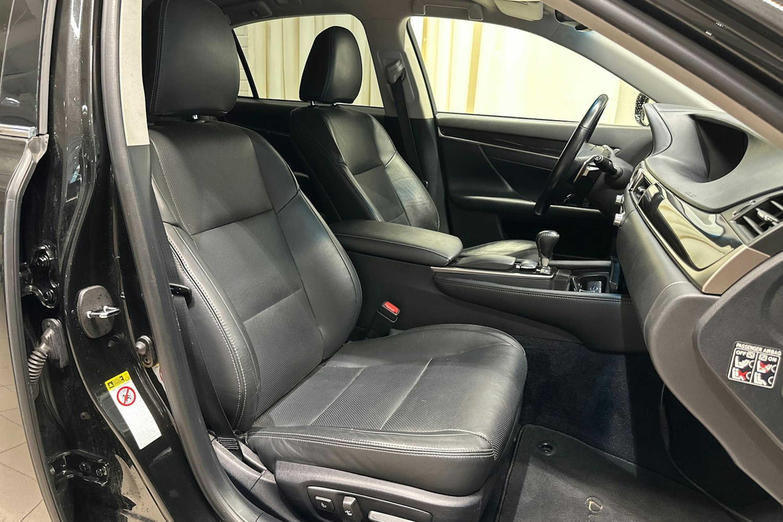 musta Lexus GS 2013 kuva 28.