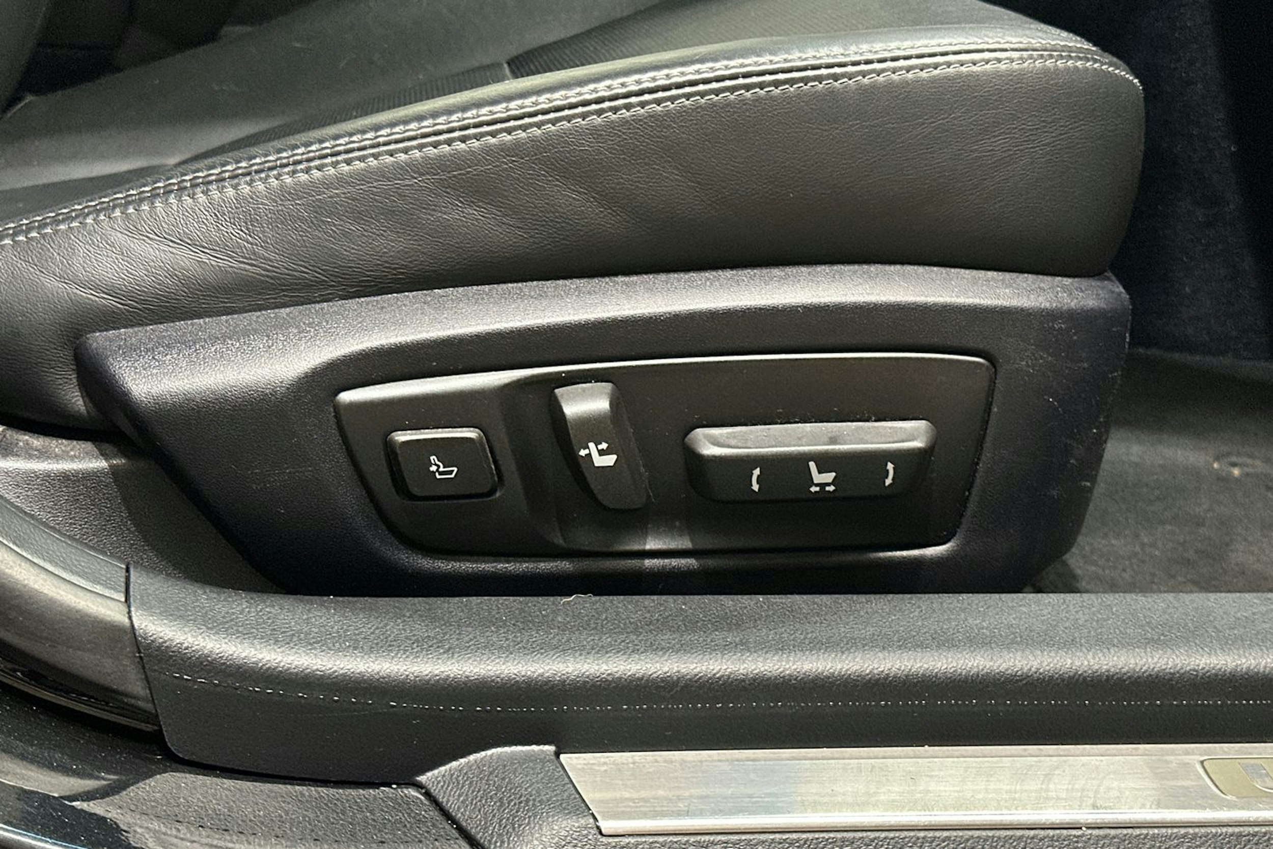 musta Lexus GS 2013 kuva 29.