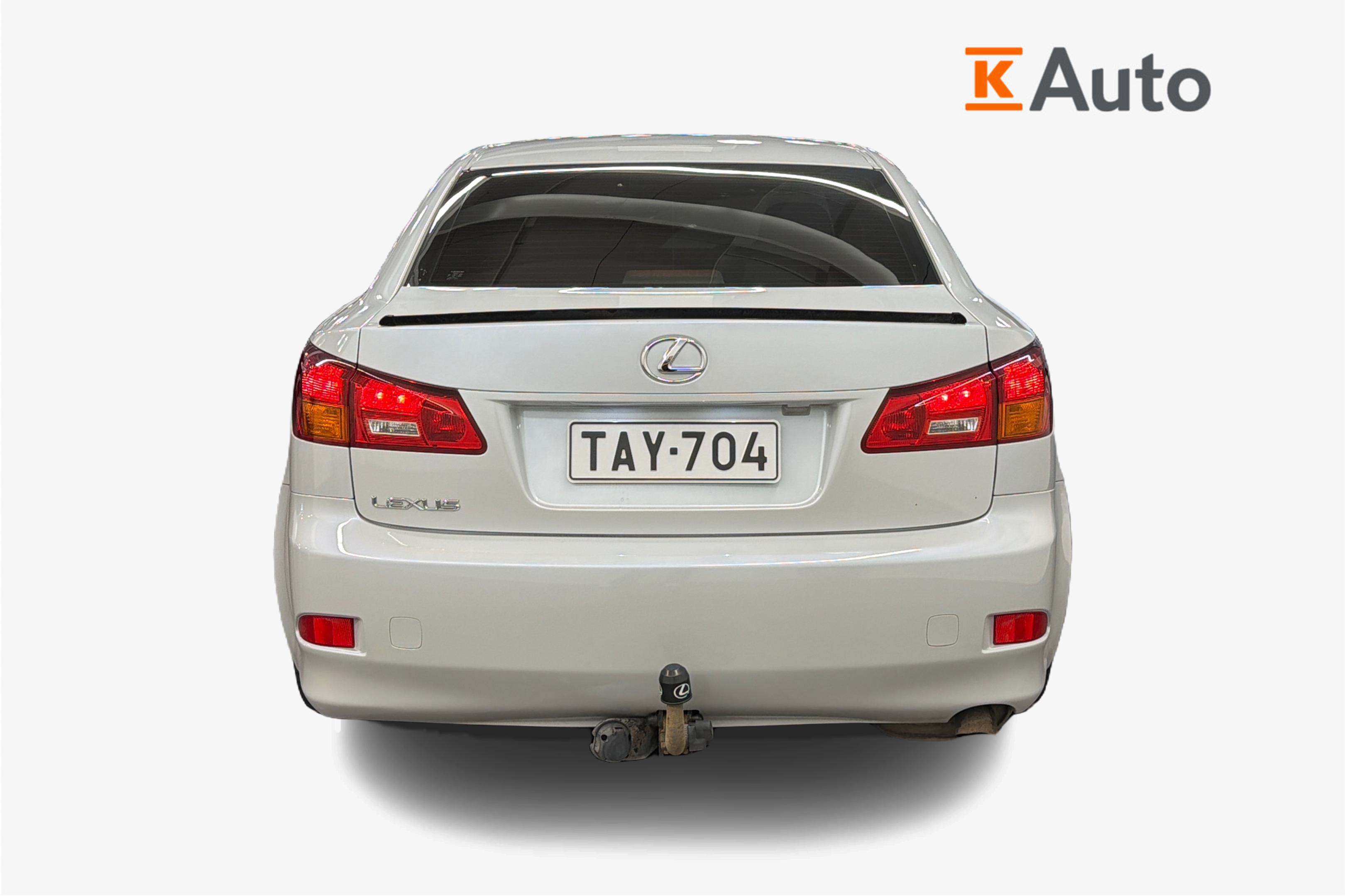 Lexus IS 220d 2008, photo 3/3