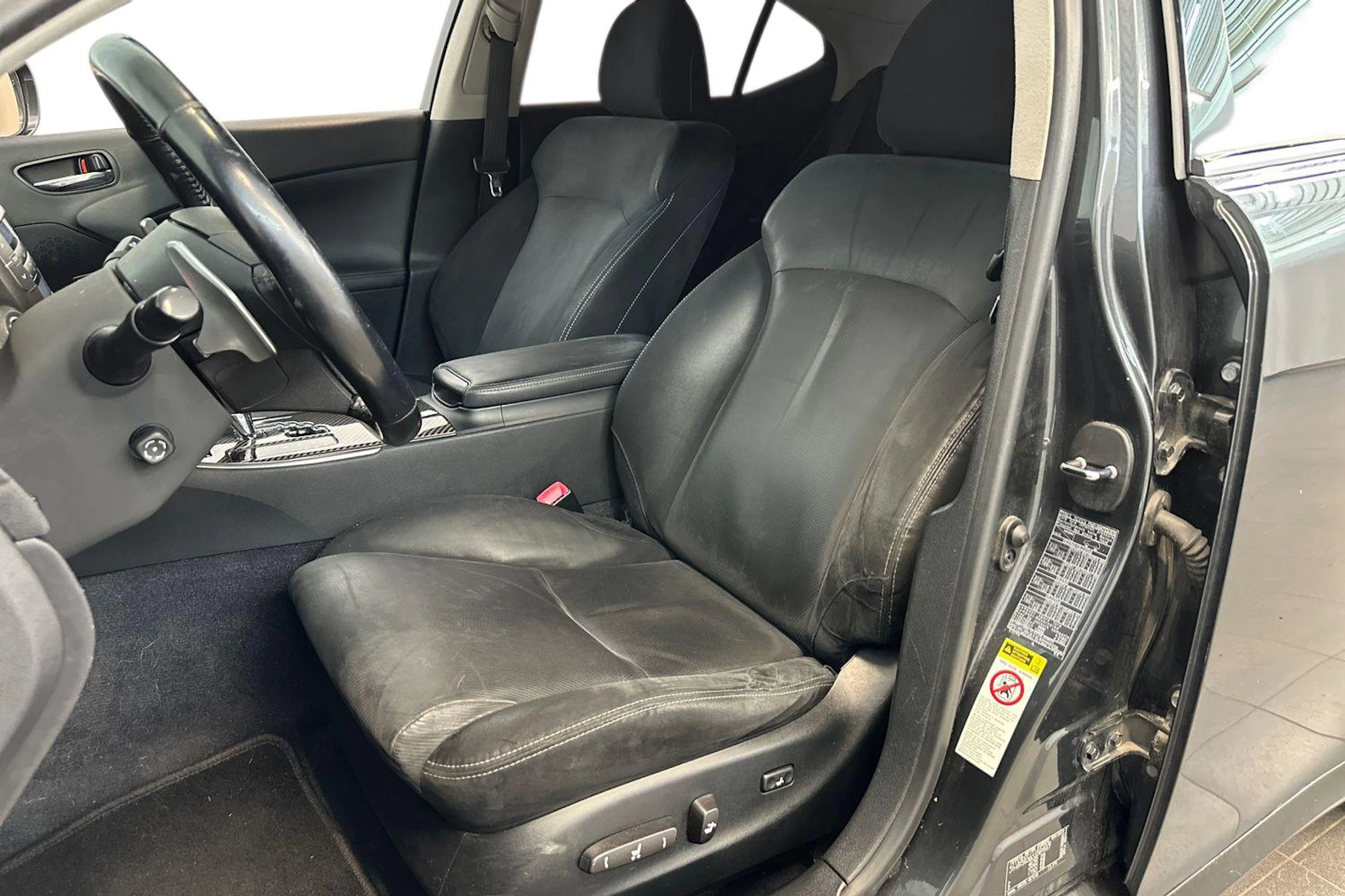 Harmaa Lexus IS 2009 kuva 7.