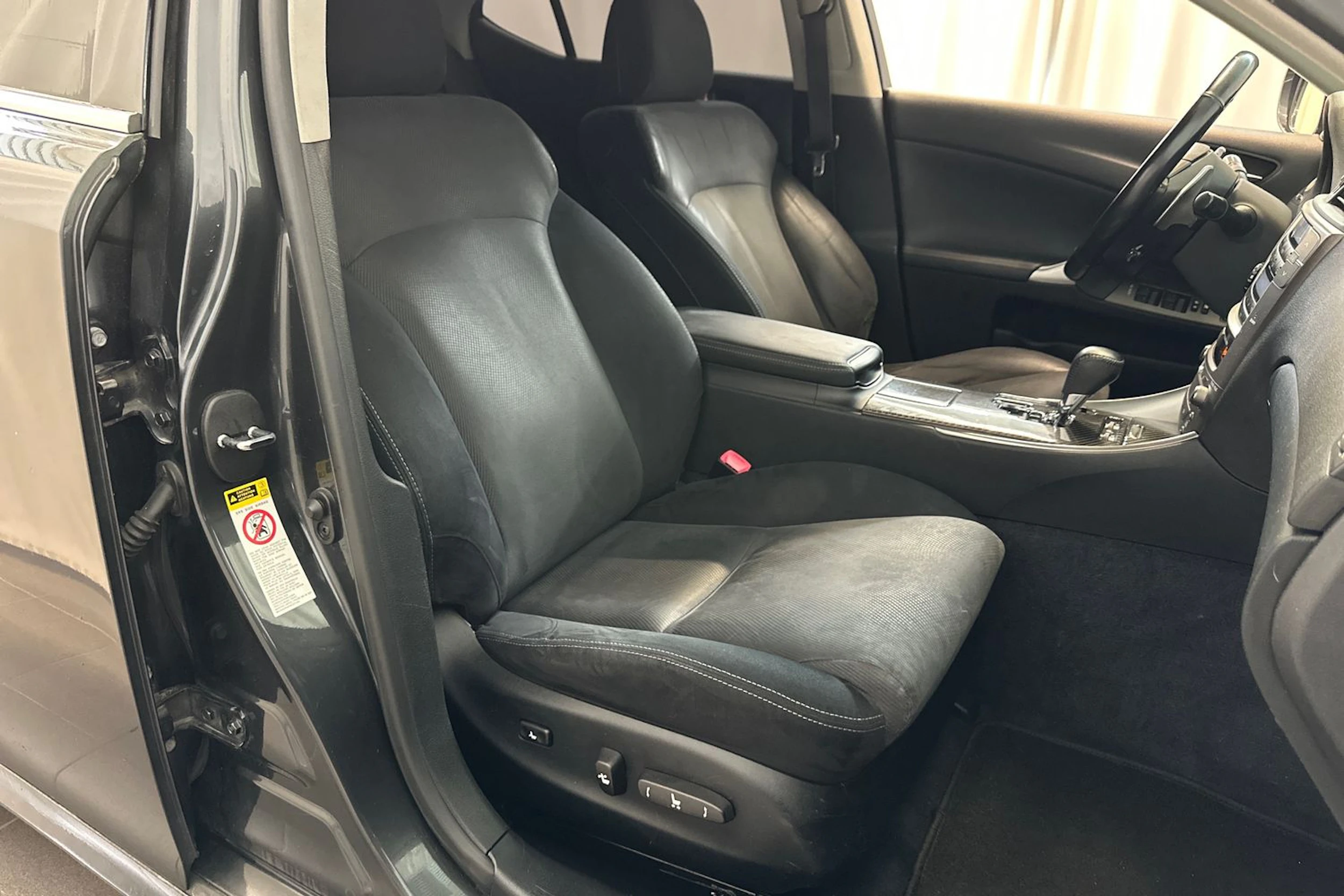 Harmaa Lexus IS 2009 kuva 11.
