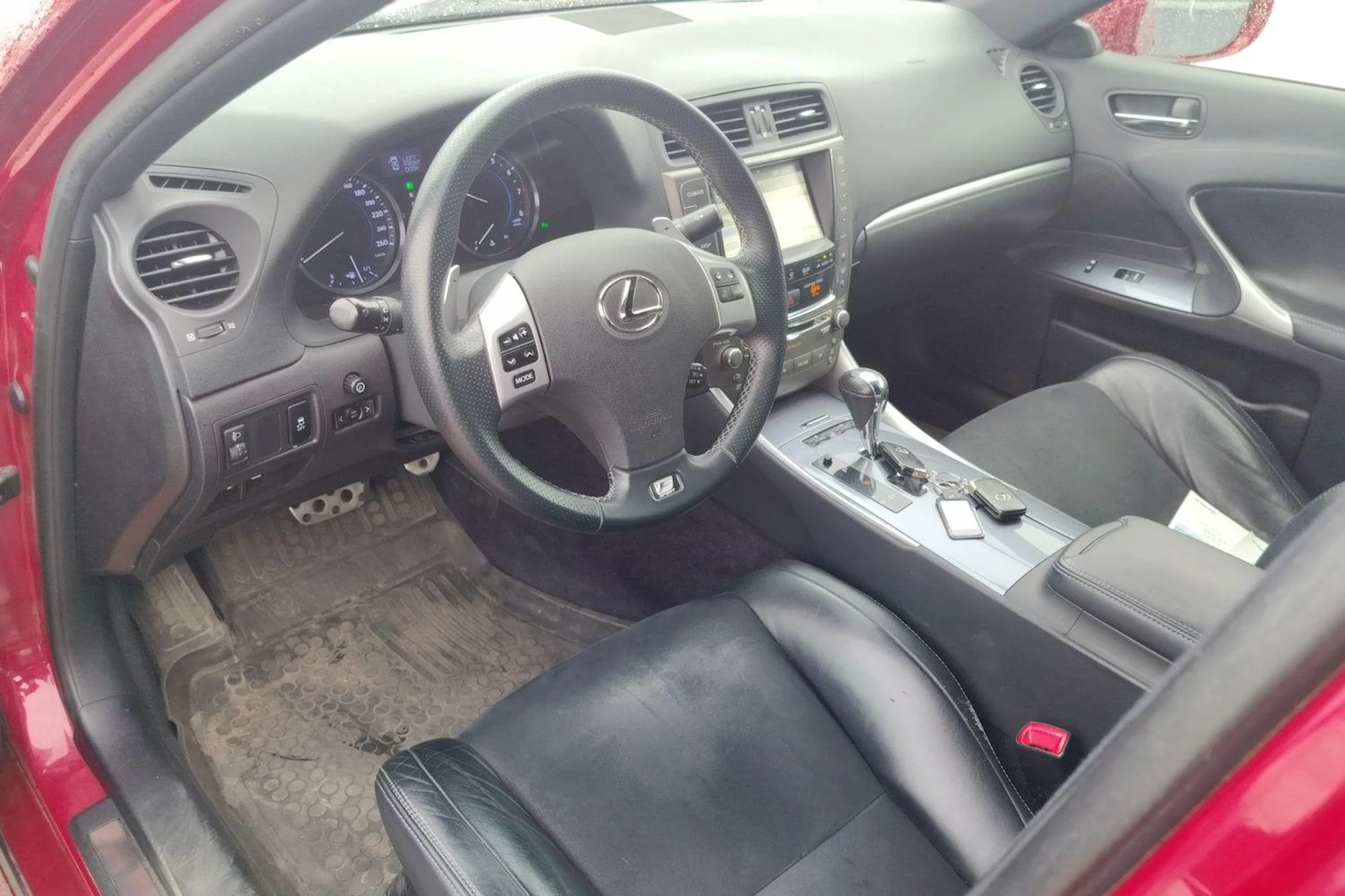 punainen Lexus IS 2012 kuva 3.