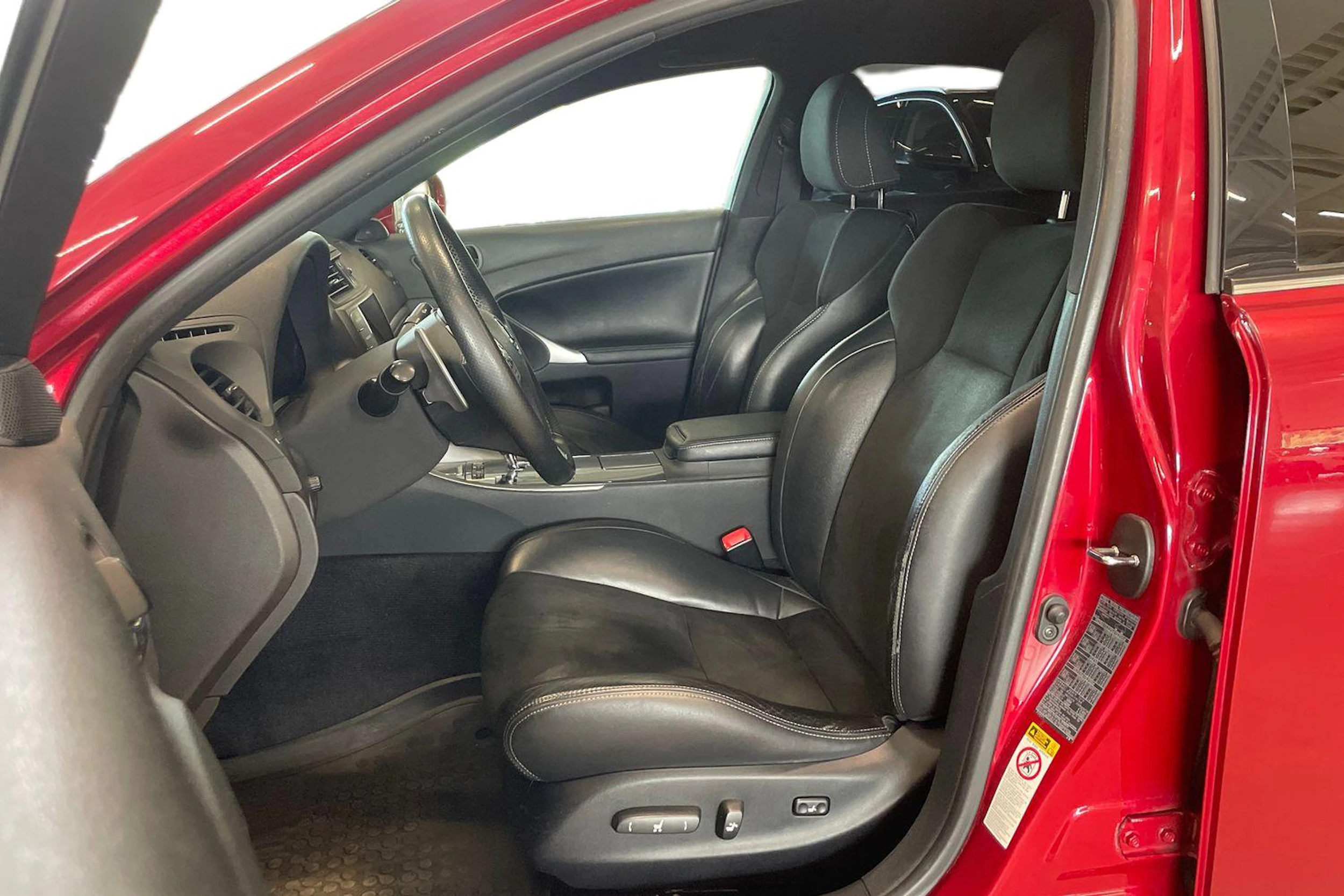 punainen Lexus IS 2012 kuva 6.