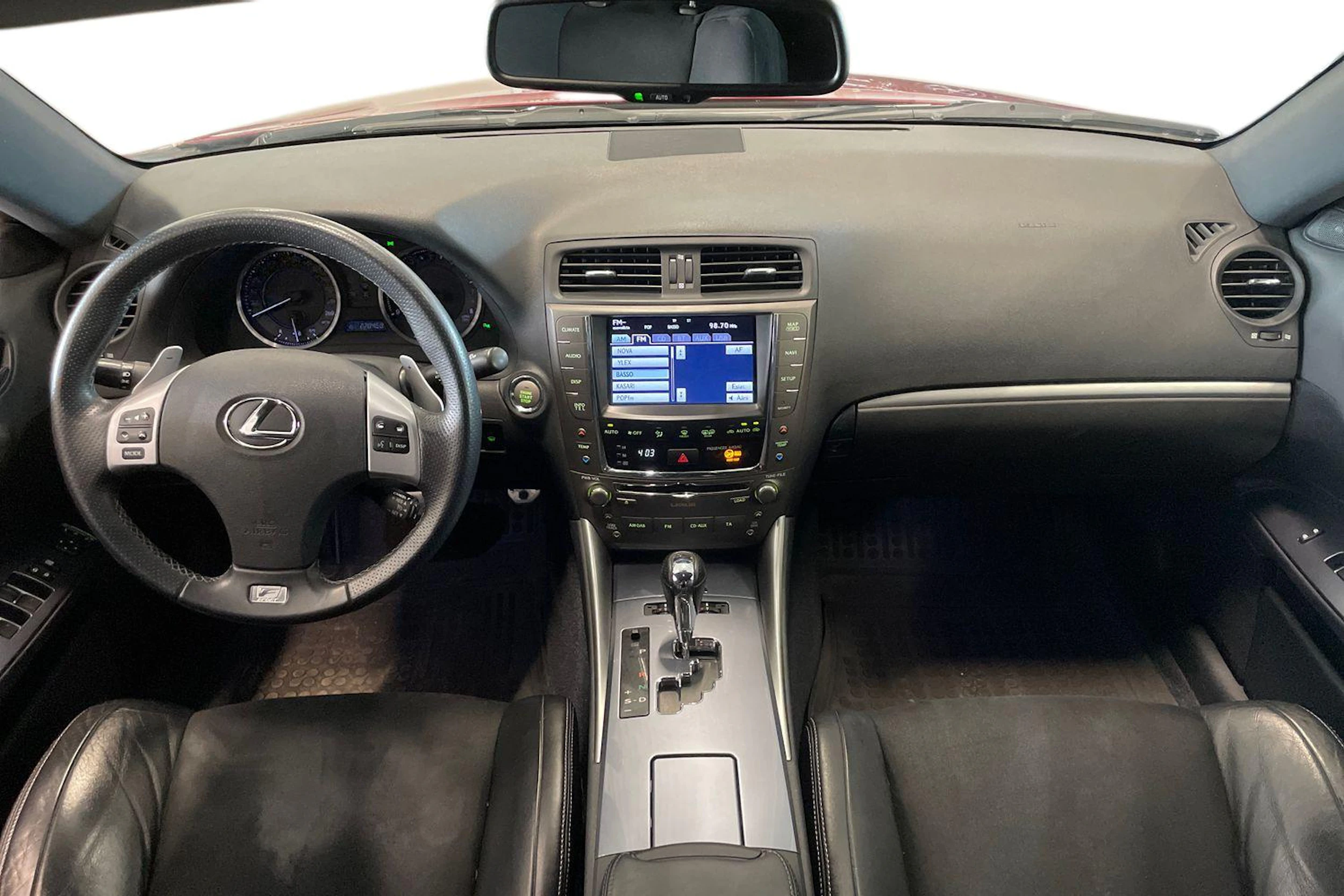 punainen Lexus IS 2012 kuva 7.