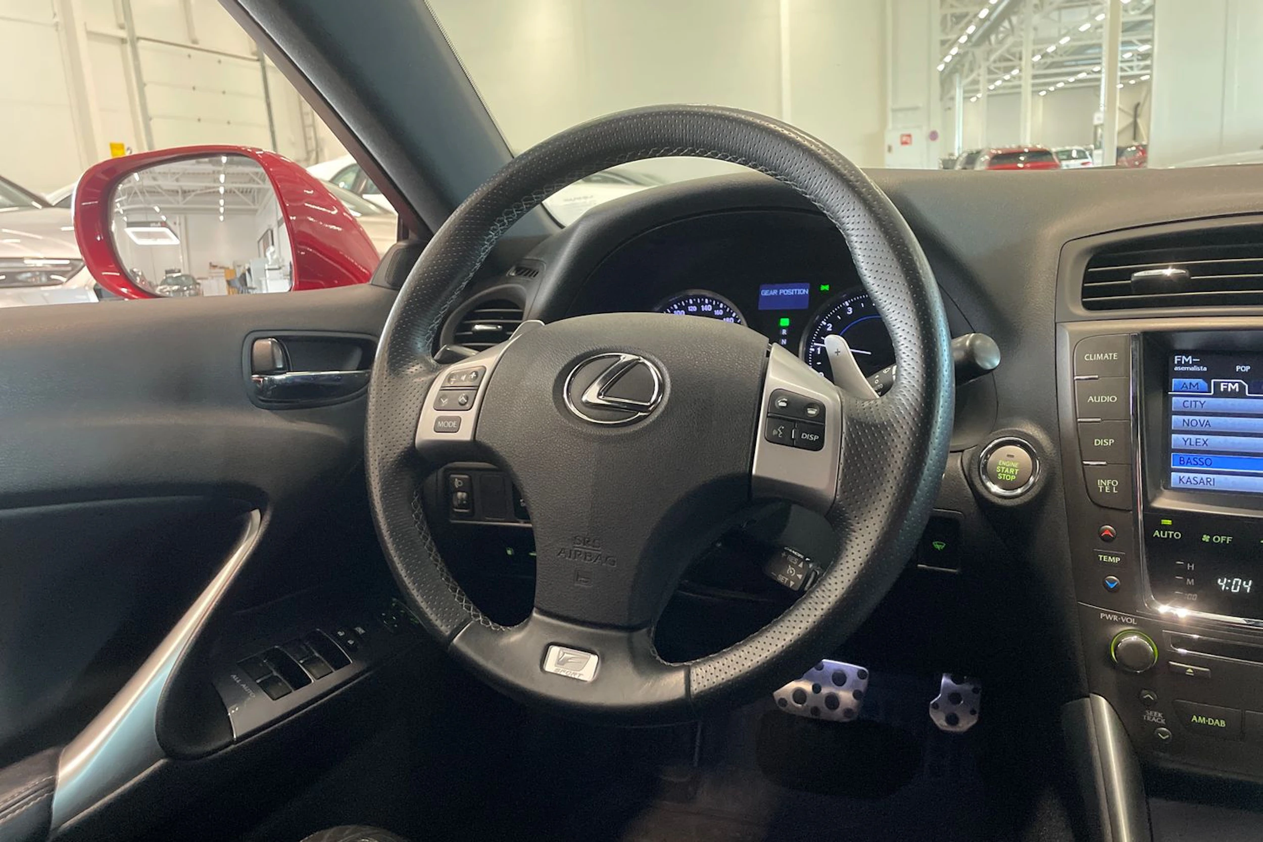 punainen Lexus IS 2012 kuva 11.