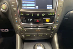 punainen Lexus IS 2012 kuva 26.