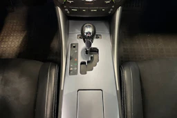 punainen Lexus IS 2012 kuva 27.