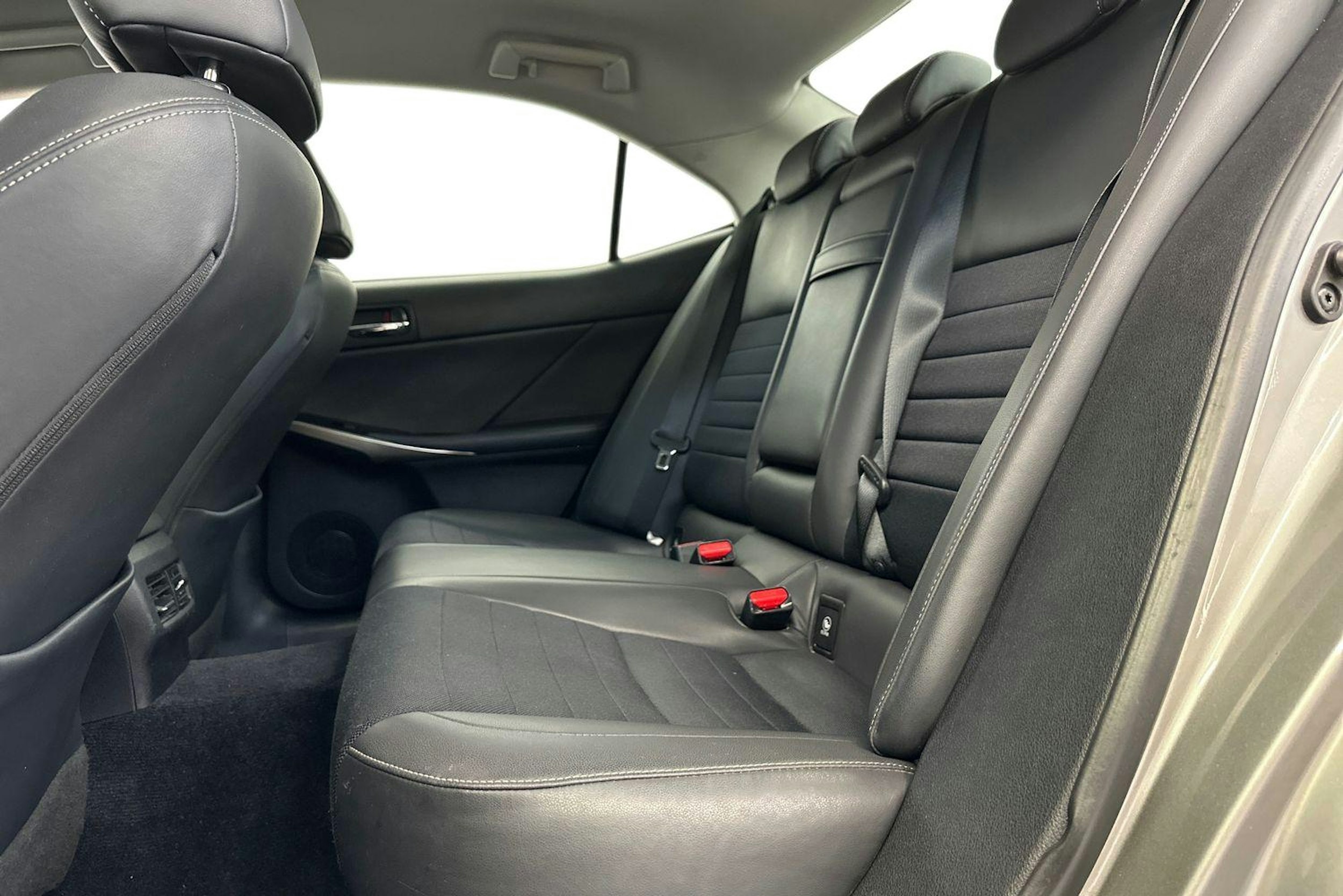 hopea Lexus IS 2013 kuva 10.
