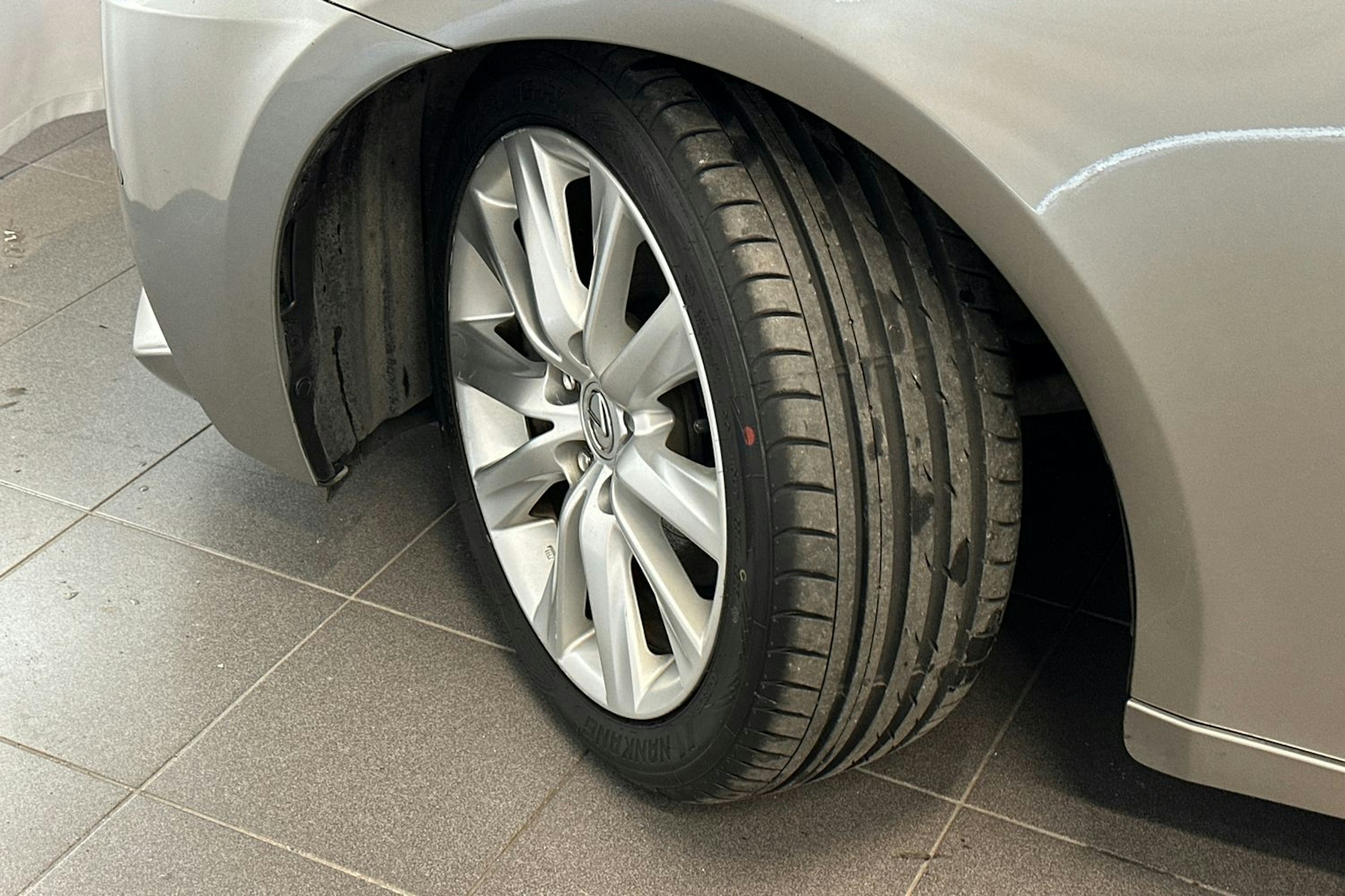 hopea Lexus IS 2013 kuva 13.