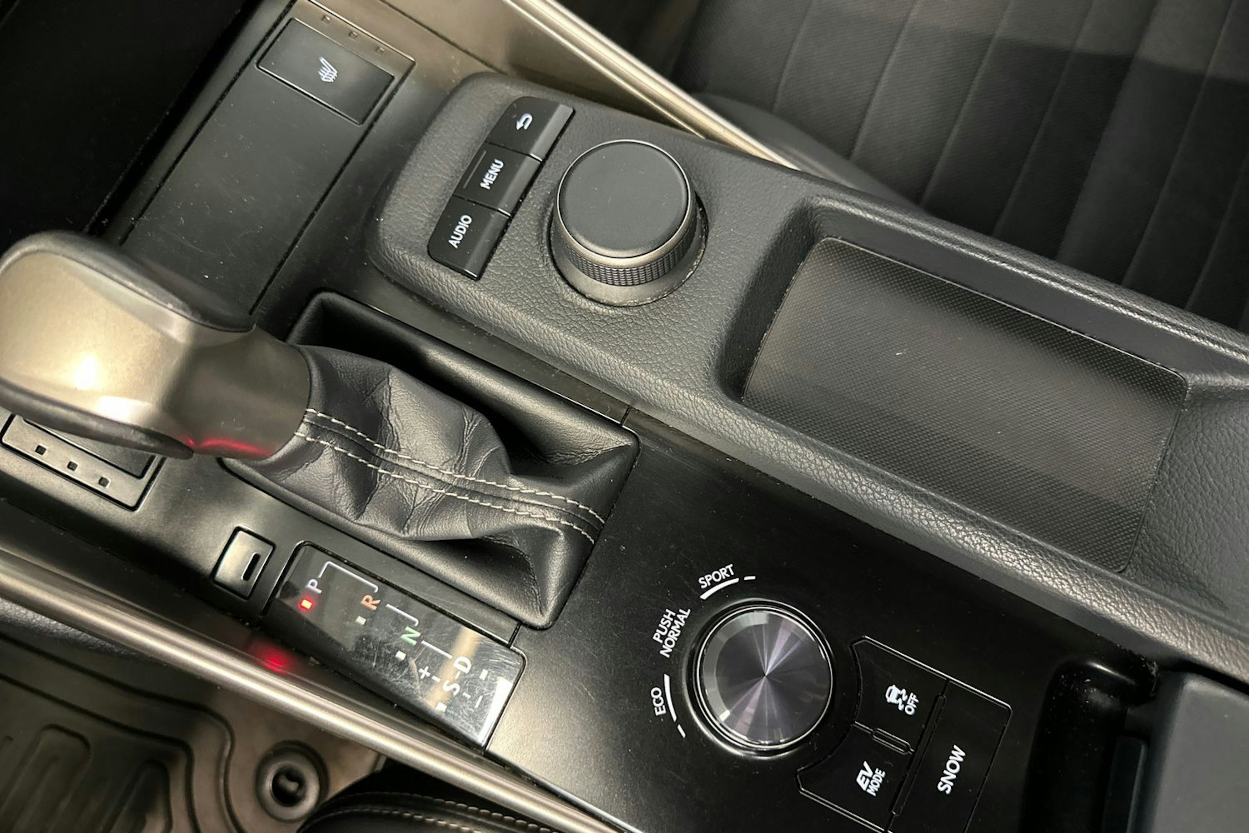 hopea Lexus IS 2013 kuva 21.