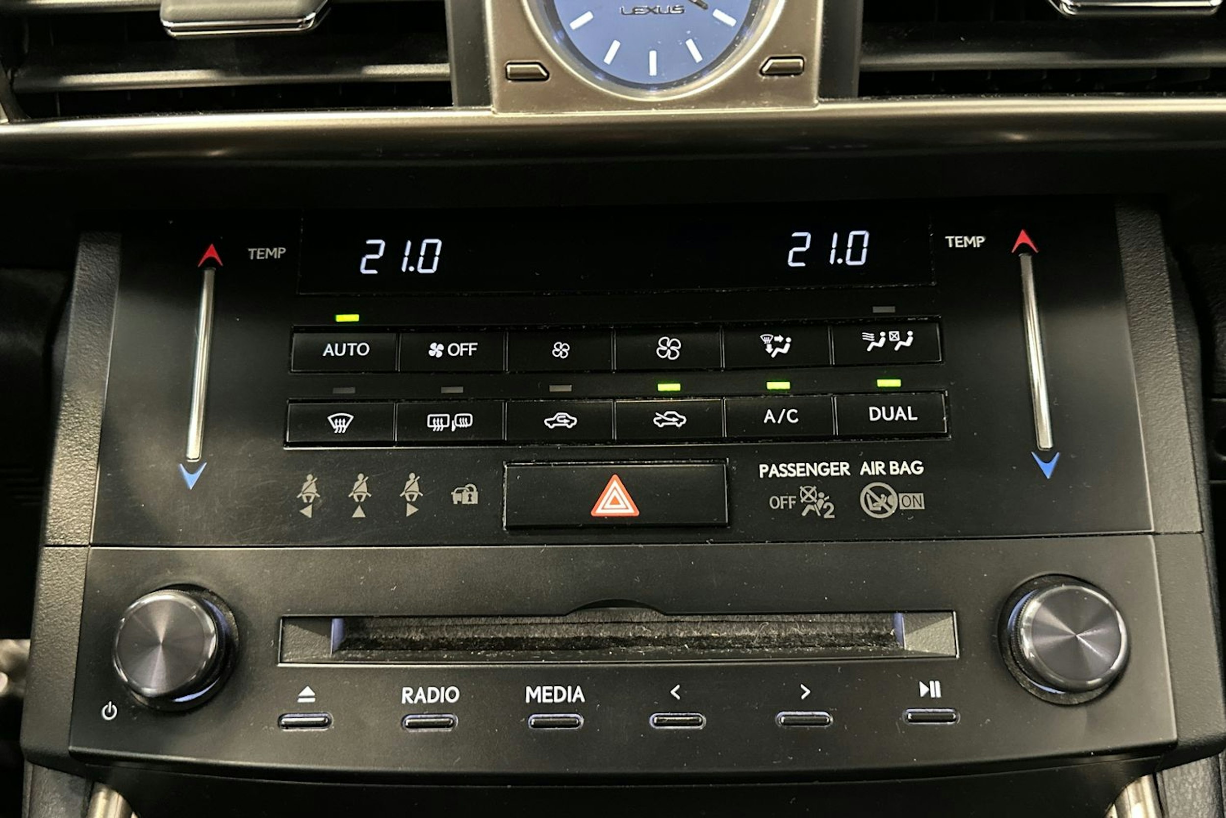 hopea Lexus IS 2013 kuva 22.