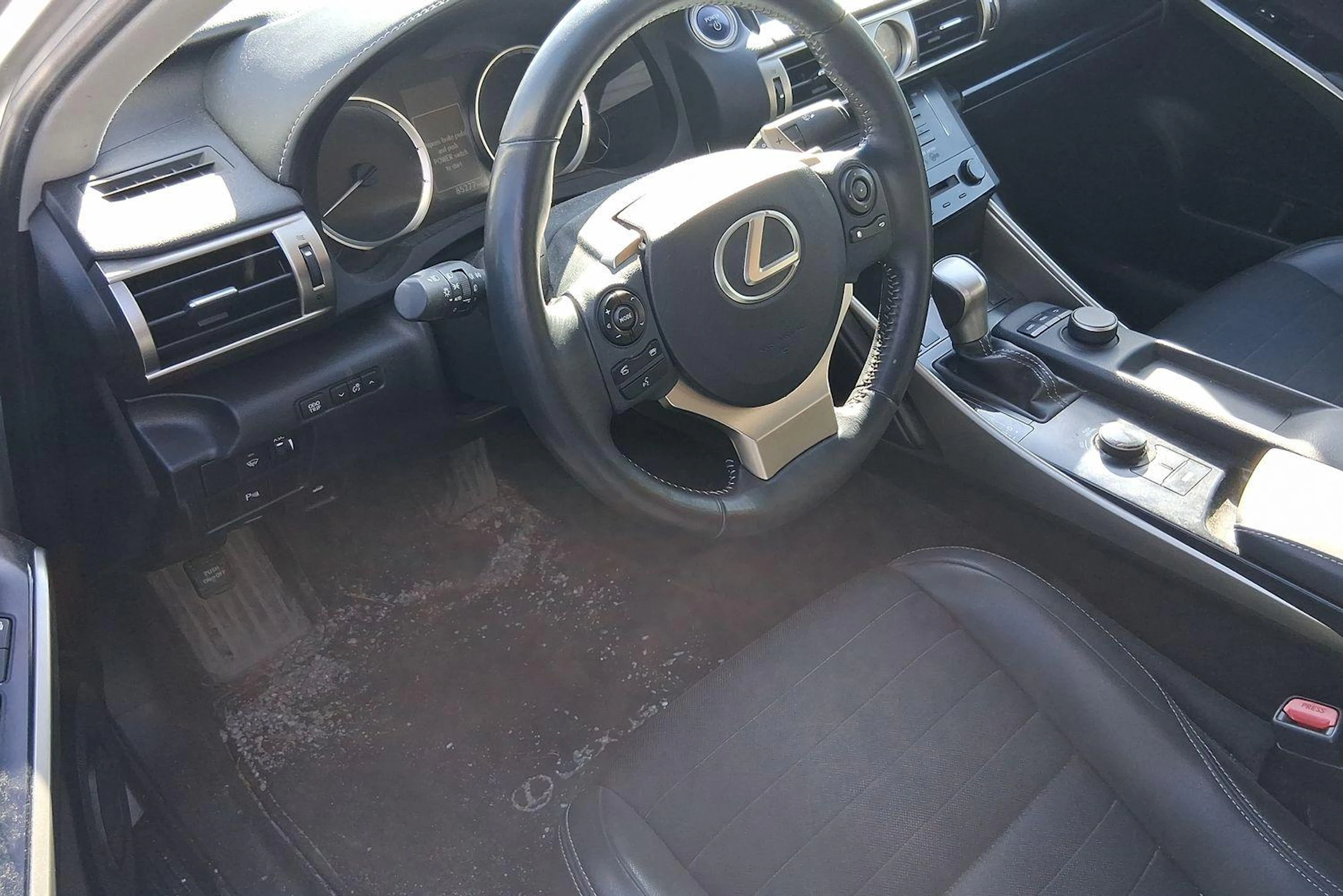 Hopea Lexus IS 2014 kuva 3.